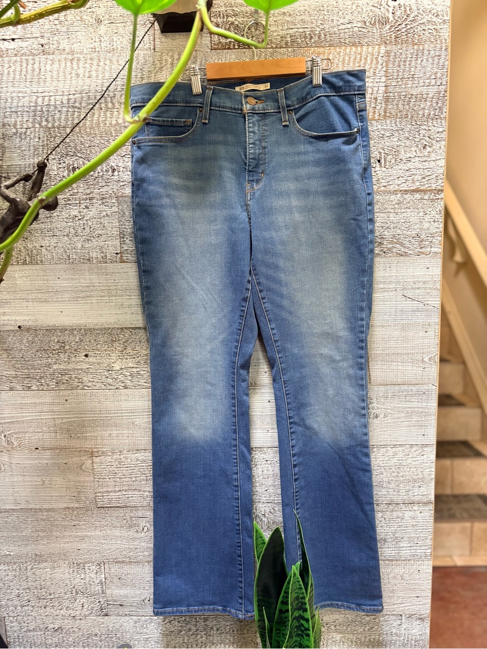 Levi's | 315 Shaping Bootcut Midrise Medium Wash Denim Jeans - Women's 32x32